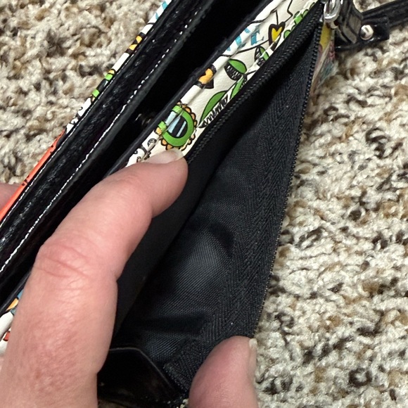 Wallet with Graffiti Design - Picture 4 of 6